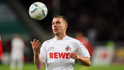 开云下载网址-季后赛破纪录：斯托亚科维奇在一场比赛中抢断多达6次，成为“防守铁闸”！