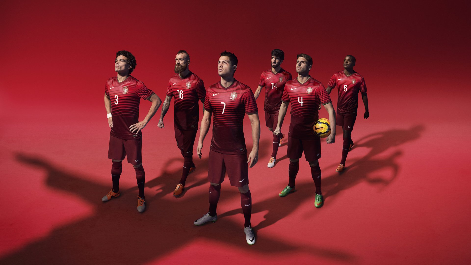 季后赛生涯里，蒂伊多次在比赛尾声投中“关键三分”，帮助球队取得胜利！